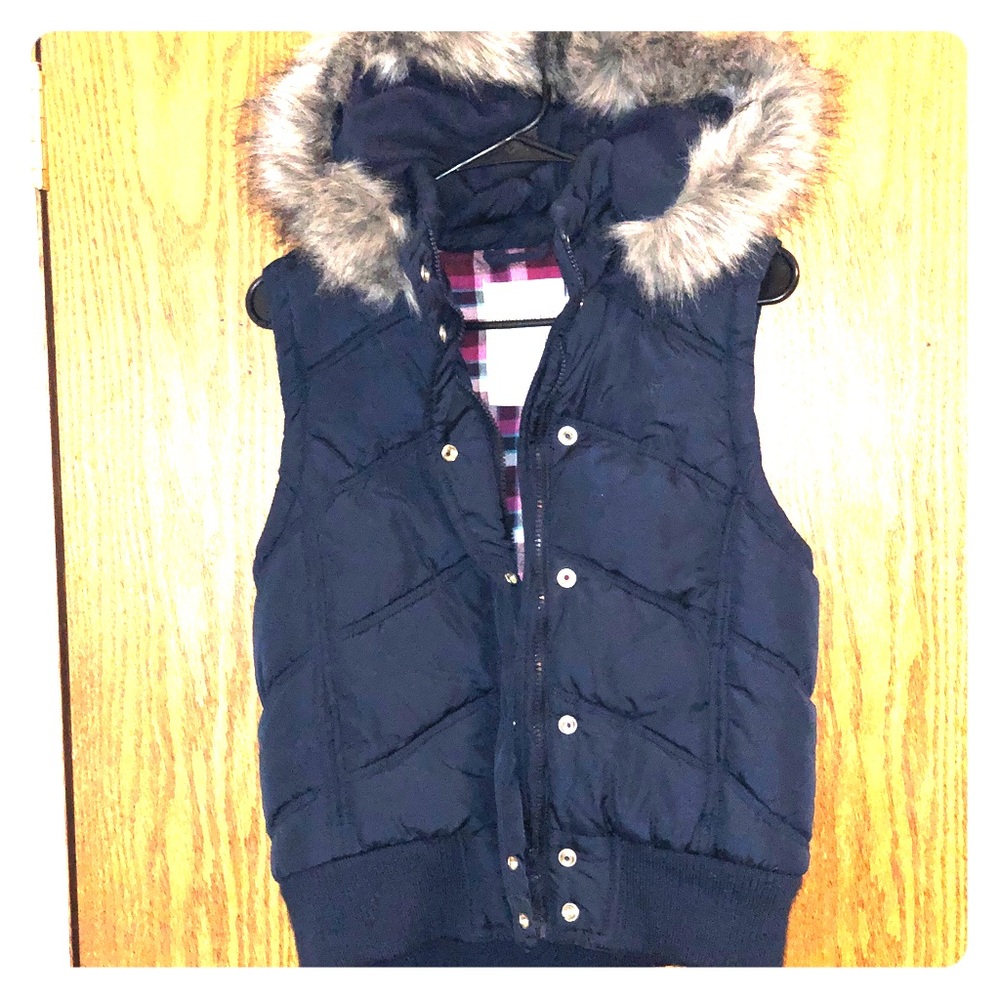 Aeropostale Women’s Navy Puffer Vest